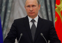 Портрет Путина ко дню его рождения подняли на несолидную высоту
