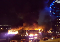 Авторынок и два кафе сгорели в Новосибирске, очевидцы слышали взрывы