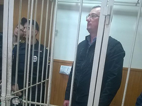Мосгорсуд оставил обвиняемого в организации преступного сообщества под стражей