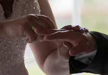 Женитьба в 14 лет: российские регионы одобряют