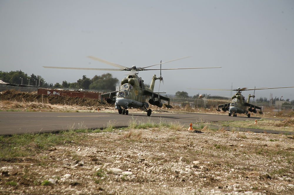 Российские вертолеты Ми-24 на базе в Сирии