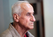 «SERB» облил 75-летнего активиста у стен Кремля