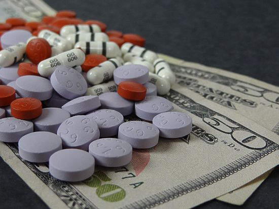 Приморцев заставляют скупать ненужные лекарства втридорога
