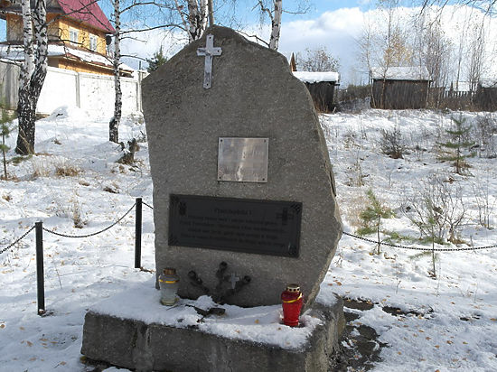 Иностранцы прибыли  на Урал с «тайным визитом», чтобы посмотреть могилы