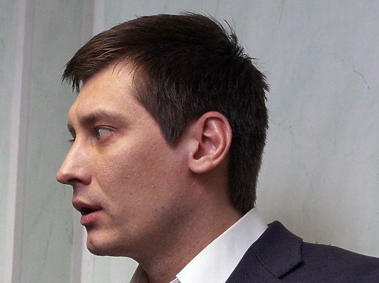 По словам Дмитрия Гудкова, в законопроекте не было злого умысла, но вышел он вредным для репутации парламента