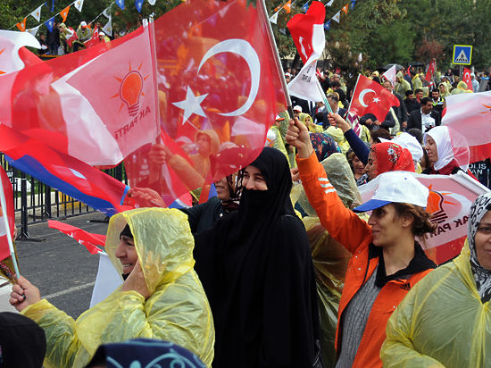 К голосованию 1 ноября страна подошла в состоянии раздрая