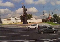 Памятник князю Владимиру заложен на лужайке Никсона у Московского Кремля