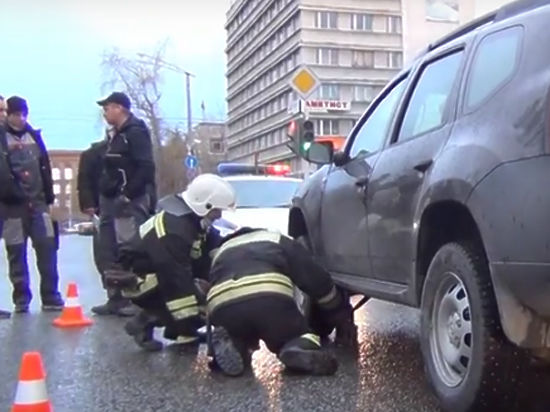 По одной из версий, водитель пытался скрыться, после того, как сбил человека