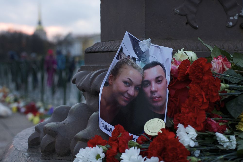 Лица горя: петербуржцы собрались почтить память погибших в крушении A321