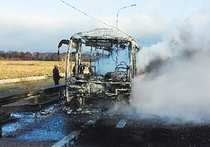 От смерти в огне пассажиров автобуса спасло чувство локтя