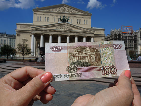 Женщина считает, что его изображение на купюре в 100 рублей является оскорбительным
