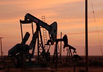 Цены на нефть медленно, но верно ползут вниз