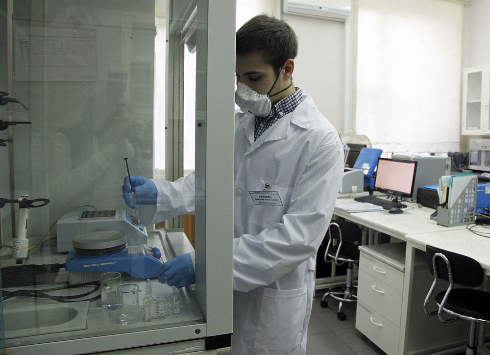 анализатор концентрации паров ртути. тест на пары ртути. прибор по замеру паров ртути. измерительные приборы для электролаборатории. прибор для измерения ртути.