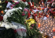 Спикер совета Федерации РФ Валентина Матвиенко приехала к посольству Франции, чтобы выразить свое соболезнование в связи с терактами в Париже