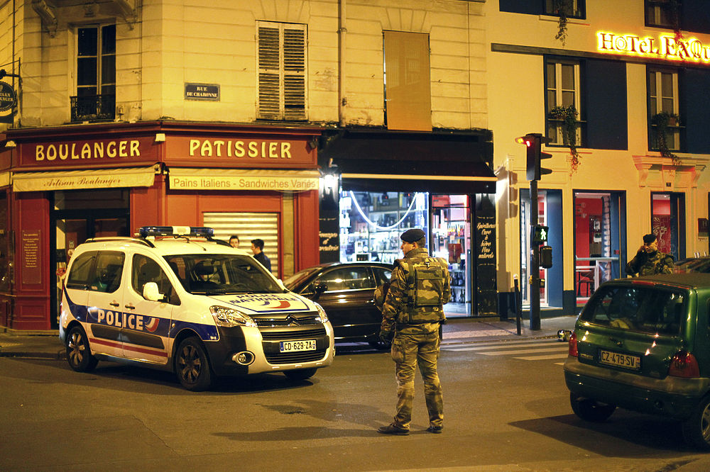 Париж в огне: в столице Франции произошло несколько терактов