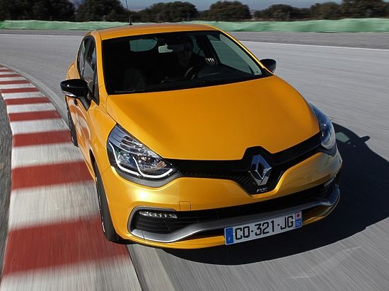 Многие эксперты отмечают, что автомобили марки Renault считаются одними из самых качественных «железных коней», которые завоевали любовь большого количества русских автолюбителей