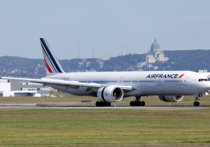 Два самолета авиакомпании Air France, следовавшие из США в Париж, были вынуждены изменить курс