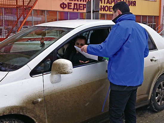 Оренбуржцам рассказали, почему ребенка нельзя оставлять в машине одного