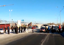 Сегодня — 19 ноября — по всей России проходят акции дальнобойщиков, протестующих против сбора за проезд по федеральным трассам
