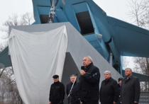 В пятницу на площади Ленина в подмосковном Ногинске состоялась торжественная передача многоцелевого высокоманевренного всепогодного легендарного истребителя четвертого поколения Су-27 в дар городу