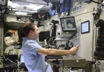 Земное рукопожатие впервые ощутил, находясь на борту Международной космической станции, бортинженер МКС Сергей Волков