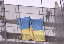 Стаскивать с высотки на Котельнической набережной активистов, которые  водрузили на нее украинский флаг, пришлось 23 ноября сотрудникам правоохранительных органов