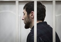 Арест предполагаемому исполнителю убийства Бориса Немцова Зауру Дадаеву в понедельник продлил до 28 февраля 2016 года Басманный суд Москвы