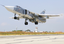 Российский самолет Су-24, сбитый во вторник утром у турецко-сирийской границы, по данным Минобороны РФ, был уничтожен предположительно в результате обстрела с земли