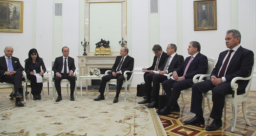 Путин принял Олланда в Кремле и обсудил совместную военную политику