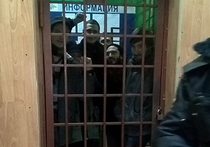 В воскресенье днем в Москве около станции метро «Улица 1905 года» на акции солидарности с дальнобойщиками, которую проводил межрегиональный профсоюз «Рабочая ассоциация» и Революционная рабочая партия полиция задержала 13 человек