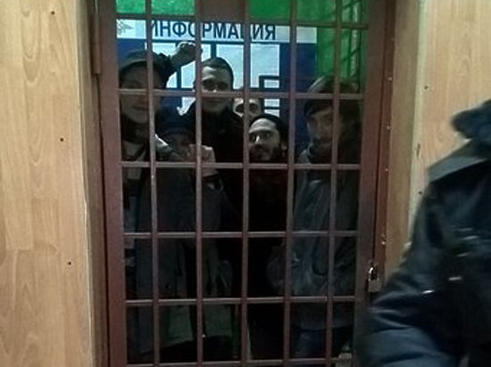 Задержанных в Москве сторонников дальнобойщиков оставят в полиции до утра Задержанных в Москве сторонников дальнобойщиков оставят в полиции до утра