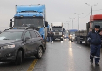 "Дальнобойщики пока что сдержанная, хоть и злая масса", - так говорят о себе сами протестующие на российских дорогах водители большегрузов