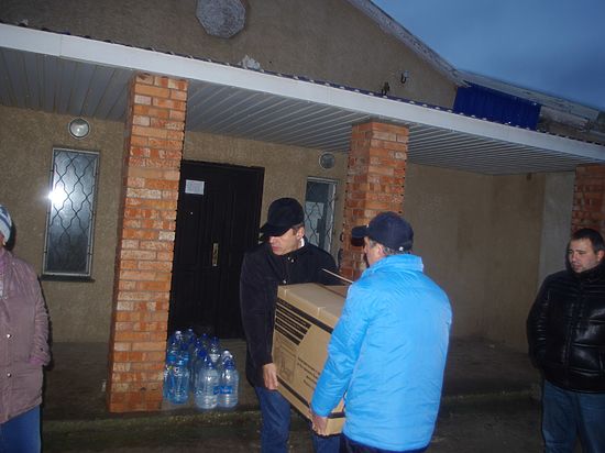 Волонтеры передали электрогенератор Приветненскому сельскому клубу