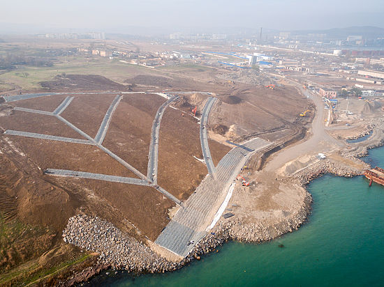 Строители Крымского моста  укрепили склон на керченской стороне
