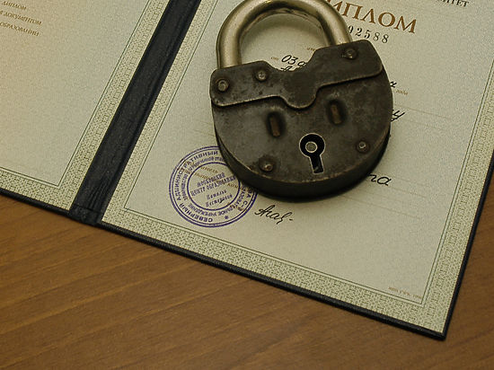 Полмиллиона студентов юрфаков платят за диплом Полмиллиона студентов юрфаков платят за диплом