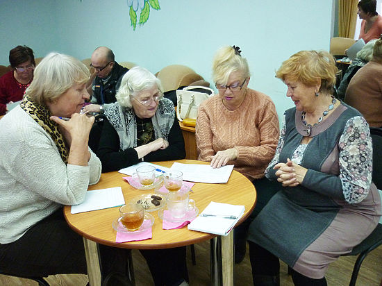 Пожилых людей обучают оказанию платных социальных услуг