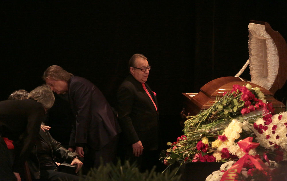 Друзья, коллеги и поклонники пришли почтить память Эльдара Рязанова