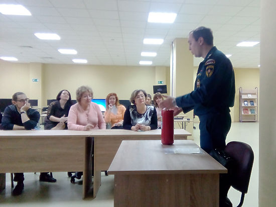 Сотрудники надзорной деятельности и профилактической работы проводят противопожарные инструктажи и занятия в образовательных учреждениях