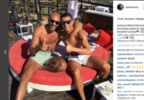 Один из участников спортивного телешоу на французском телевидении Даниэль Риоло сделал сенсационное заявление о том, что звезда сборной Португалии Криштиану Роналду состоит в гей-отношениях с марокканским кикбоксером Бадром Хари