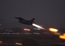 Российская авиация в Сирии, кроме базы «Хмеймим», использует еще два аэродрома — «Шайрат» и «Аль-Тайас», сообщает «Коммерсант»