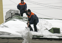 Обязать собственников нежилых помещений очищать крыши от снега и льда за свой счет предлагают в Мосгордуме