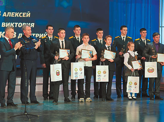 Дети-герои: школьники получили награды МЧС за подвиги
