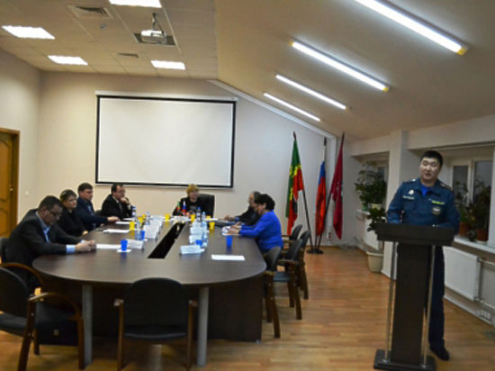 Офицеры МЧС рассказали гражданам о безопасности на водоемах Офицеры МЧС рассказали гражданам о безопасности на водоемах