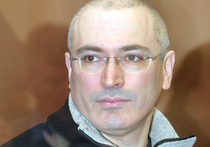 "Решение о третьем деле было принято еще летом для давления на акционеров ЮКОСа, - заявил Михаил Ходорковский, выступая перед журналистами на пресс-конференции по телемосту в офисе "Открытой России"