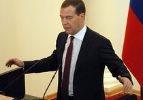 Российский премьер Дмитрий Медведев сдержанно отозвался о разоблачительных публикациях ФБК и «Новой газеты», в которых говориться о возможных связях генпрокурора Юрия Чайки с преступным миром
