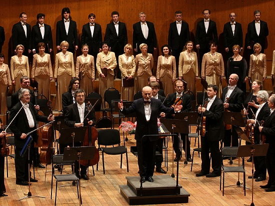6 декабря на сцене Большого концертного зала Томской филармонии выступил Московский академический камерный хор Владимира Минина. 