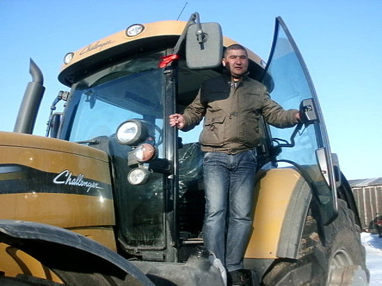Наурзбек Манабаев занимается не только растениеводством, 
но и благоустройством своего села
