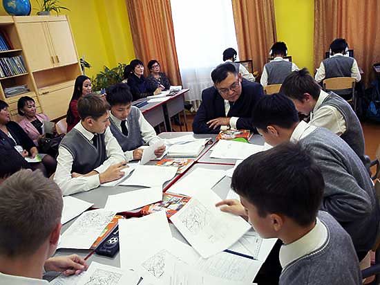 Министр образования Бурятии посетил урок географии и окунулся в инновационные технологии обучения