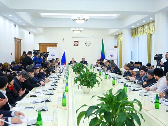 9 декабря, в рамках Международного политологического форума «Российский Кавказ» также прошел Всероссийский форум  «Межрелигиозное сотрудничество в борьбе с терроризмом» 