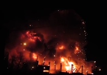 Мощнейший пожар, уничтоживший накануне значительную часть Тушинского машиностроительного завода, мог быть связан с хранившимися на его складе бочками с дизельным топливом